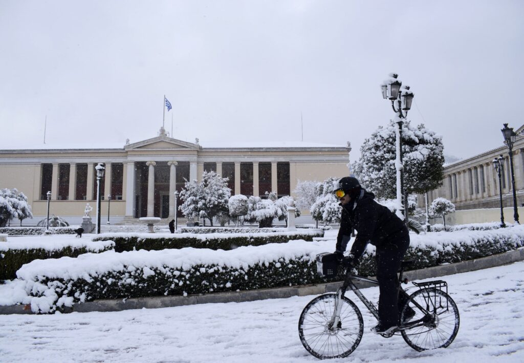 Athens gets snow as Greece shivers in cold spell.
The ancient monuments in Athens got a rare dusting of snow on Tuesday as temperatures across Greece hit record lows, bringing transport to a standstill in some areas.
Athens, Greece, February 16, 2021.